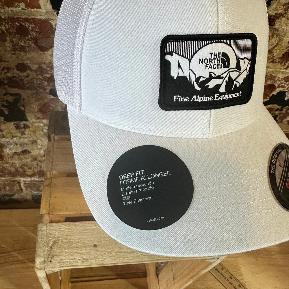 The North Face S/M Fitted Trucker Hat White Alpine Equipment Mountains New